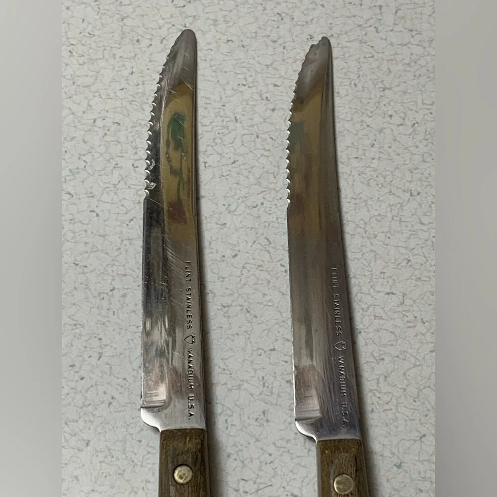 Vintage 2 EKCO Flint Vanadium Stainless Steel Arrowhead Steak Knife USA